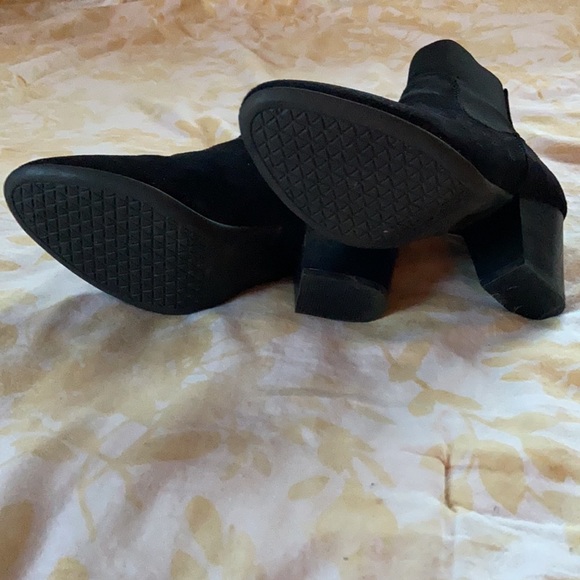 Above ankle black boots - Picture 2 of 3